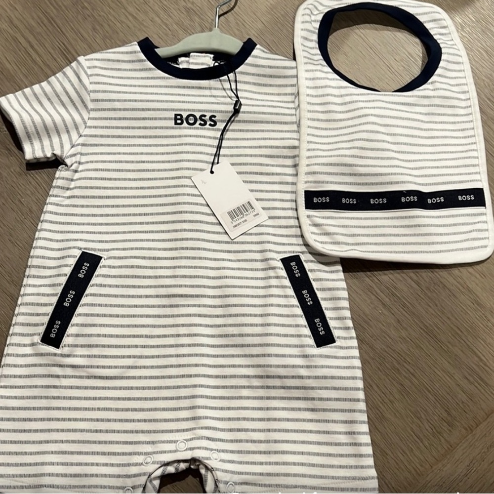 Bodysuit set with bib